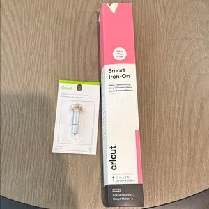 Cricut Smart Iron-On Heat Transfer Vinyl – Bright Pink Roll and engraving tip